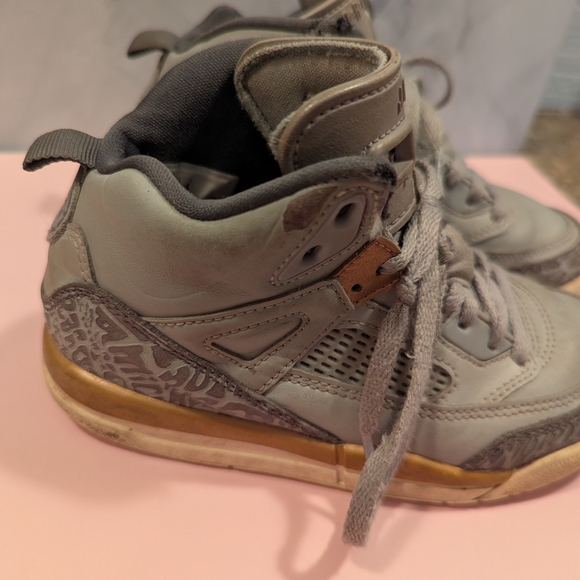 Stylish Gray Kids High-Top Sneakers - Picture 2 of 8